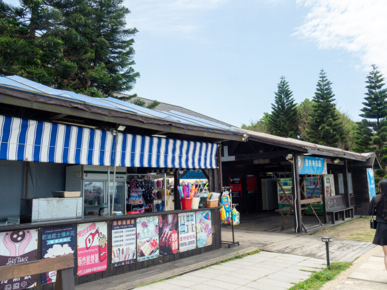 ビーチ脇にある売店