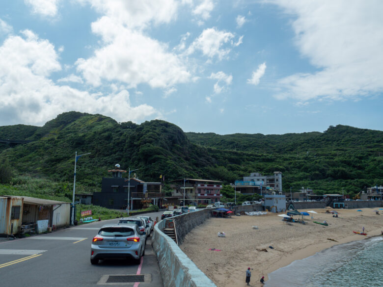 大武崙ビーチと道路